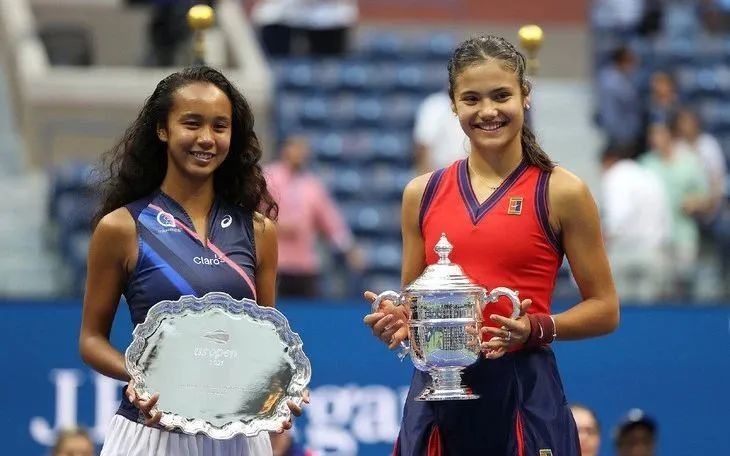 眼花缭乱的 眼花缭乱的